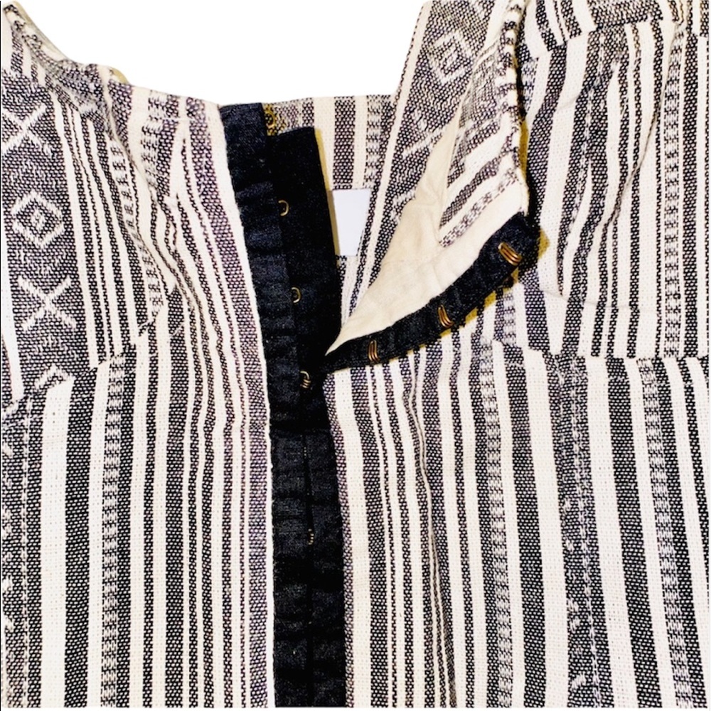 NWT Luca Couture: Medium Tribal Threaded Zip Up Crop Tank - Picture 3 of 4